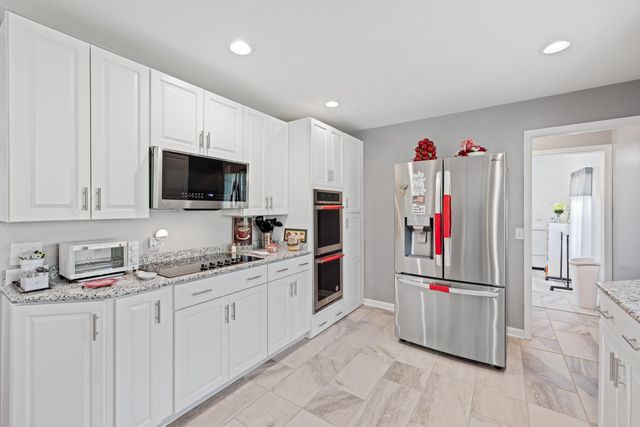 2399 HIGHVIEW CIR, Staunton, VA 24401