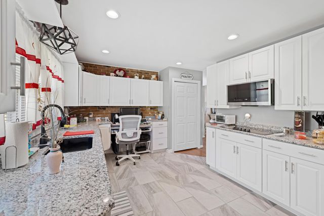2399 HIGHVIEW CIR, Staunton, VA 24401
