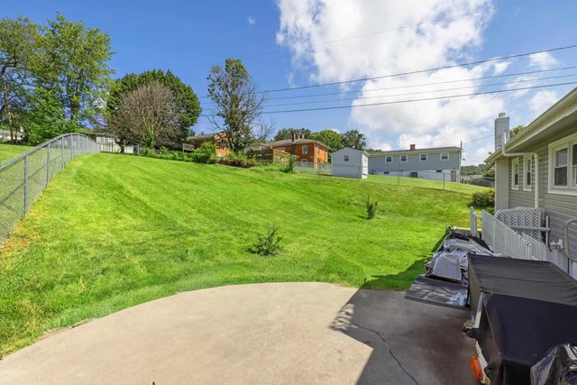 2399 HIGHVIEW CIR, Staunton, VA 24401
