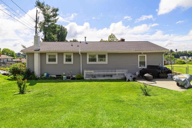 2399 HIGHVIEW CIR, Staunton, VA 24401