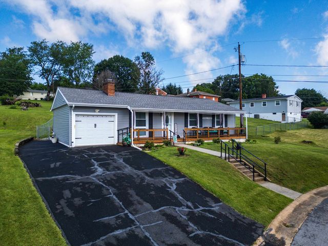 2399 HIGHVIEW CIR, Staunton, VA 24401