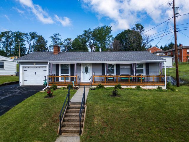 2399 HIGHVIEW CIR, Staunton, VA 24401