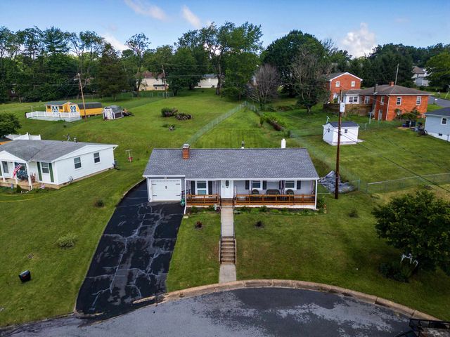2399 HIGHVIEW CIR, Staunton, VA 24401