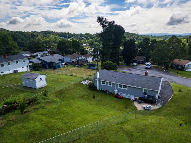 2399 HIGHVIEW CIR, Staunton, VA 24401