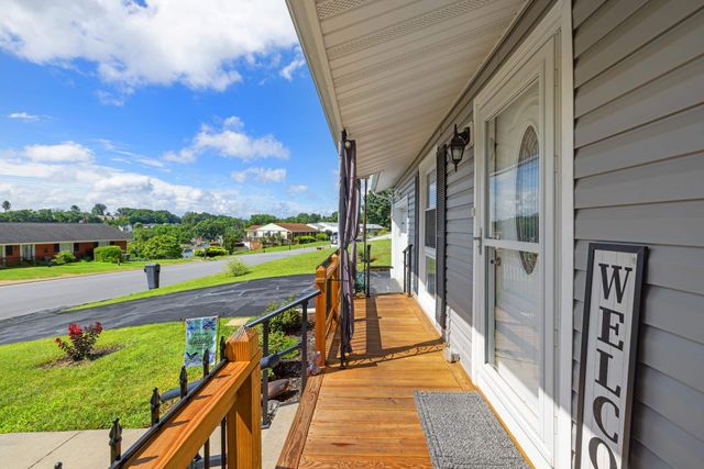 2399 HIGHVIEW CIR, Staunton, VA 24401