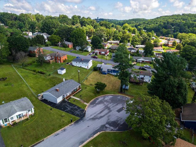 2399 HIGHVIEW CIR, Staunton, VA 24401