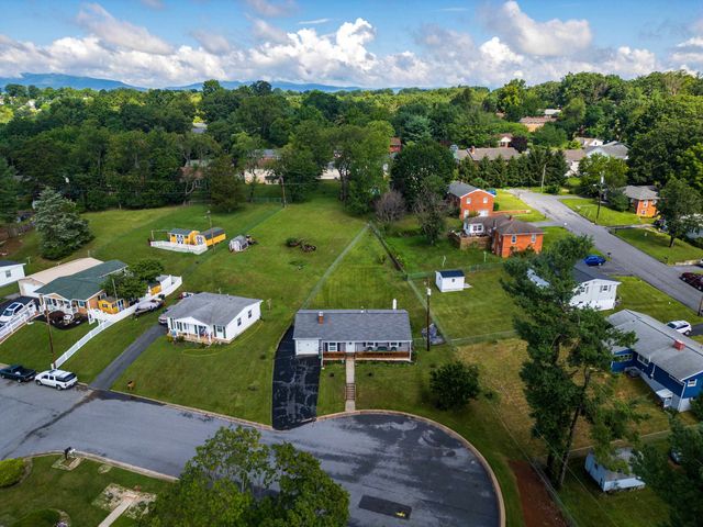 2399 HIGHVIEW CIR, Staunton, VA 24401