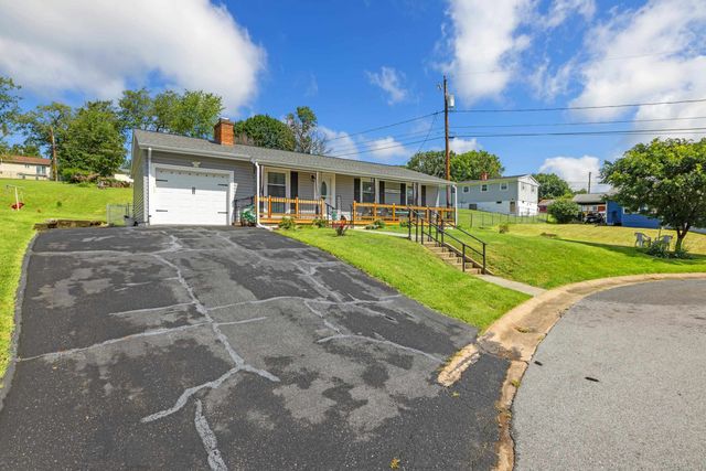2399 HIGHVIEW CIR, Staunton, VA 24401