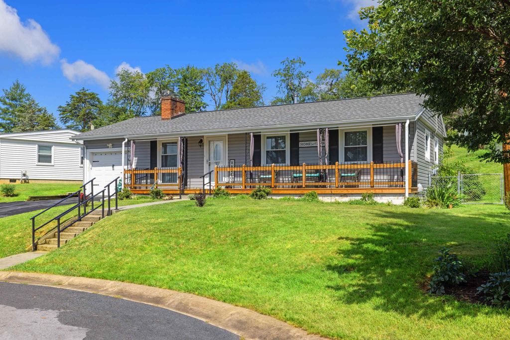 2399 HIGHVIEW CIR, Staunton, VA 24401