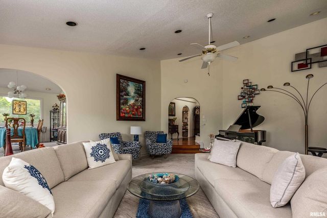 173 Lake Indian Hills Circle, Carbondale, IL 62902