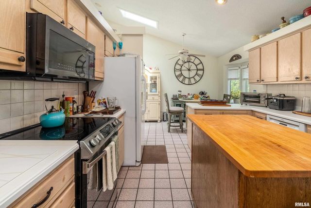 173 Lake Indian Hills Circle, Carbondale, IL 62902