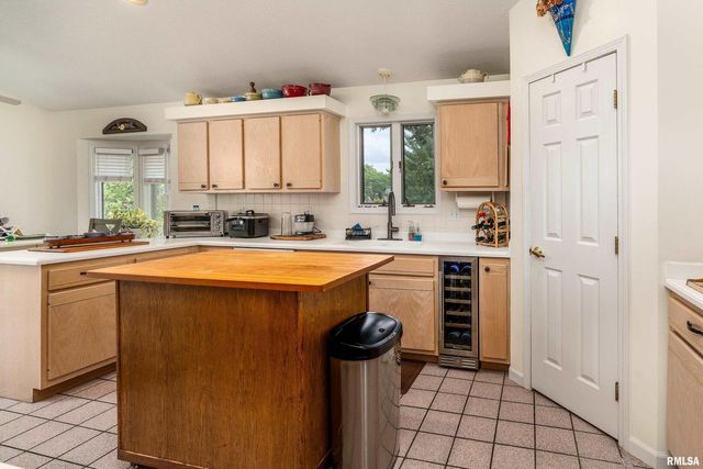 173 Lake Indian Hills Circle, Carbondale, IL 62902