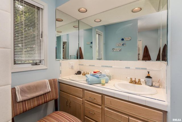 173 Lake Indian Hills Circle, Carbondale, IL 62902