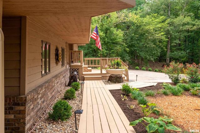 173 Lake Indian Hills Circle, Carbondale, IL 62902