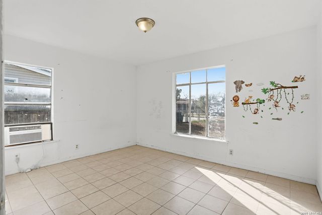 853 Holmgreen Rd, San Antonio, TX 78220