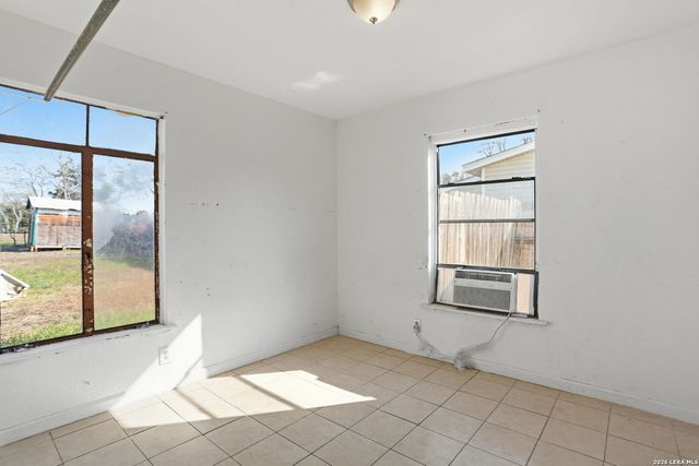 853 Holmgreen Rd, San Antonio, TX 78220