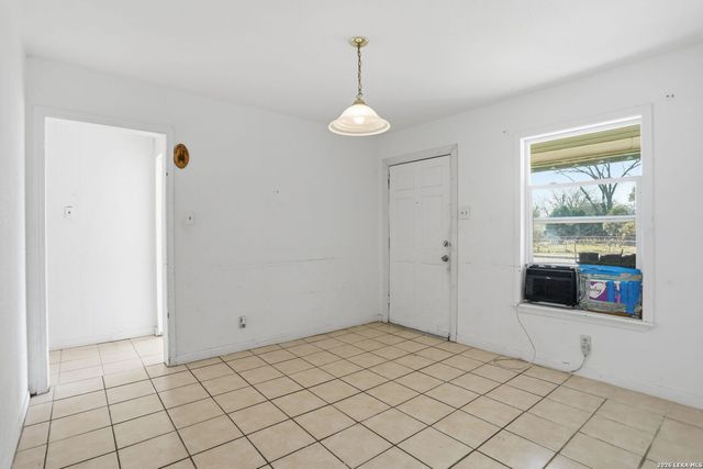 853 Holmgreen Rd, San Antonio, TX 78220