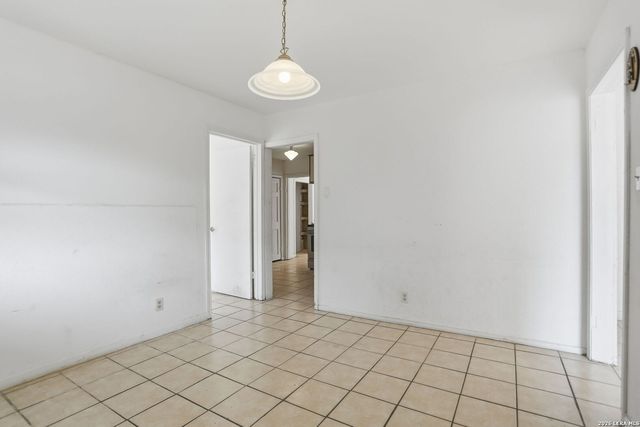 853 Holmgreen Rd, San Antonio, TX 78220