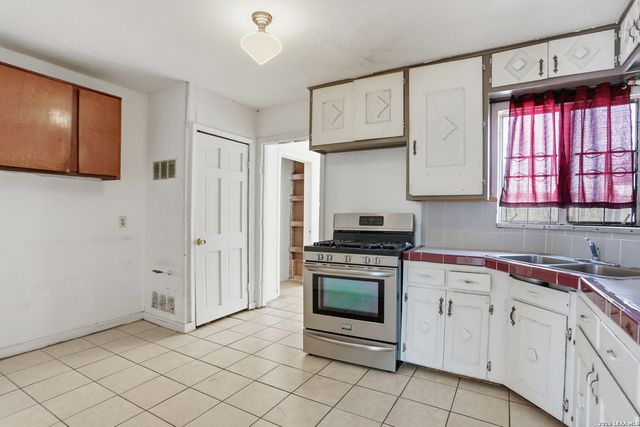 853 Holmgreen Rd, San Antonio, TX 78220