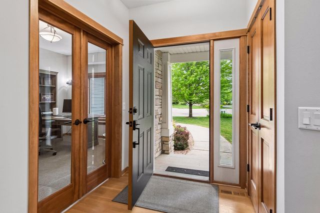 1222 Adrian Circle, Chaska, MN 55318