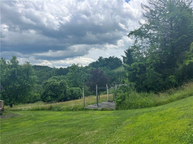 000 Calhoun Drive, Lincoln Boro, PA 15037