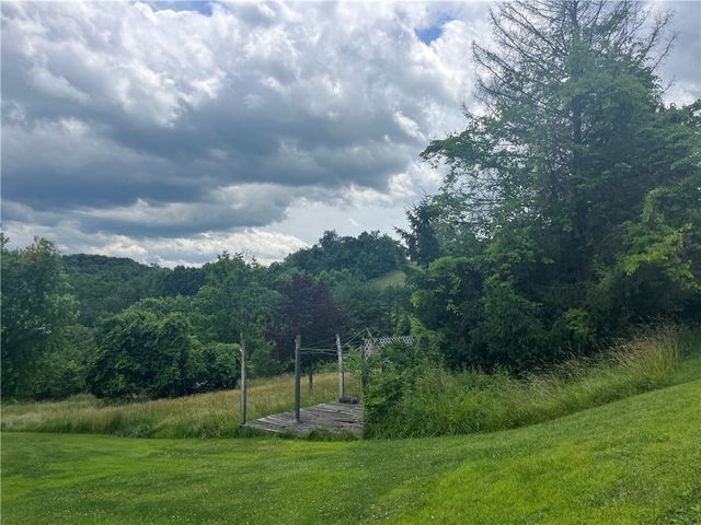 000 Calhoun Drive, Lincoln Boro, PA 15037