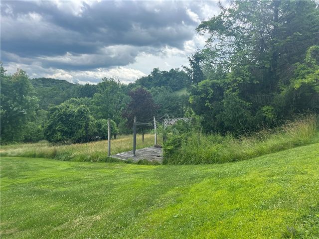 000 Calhoun Drive, Lincoln Boro, PA 15037