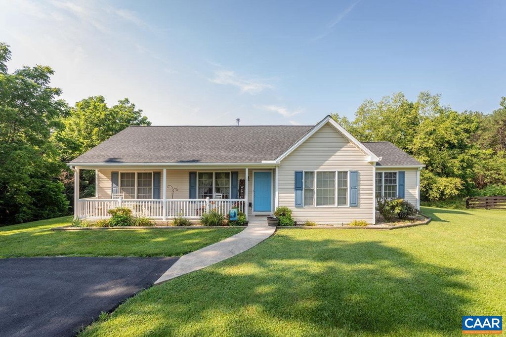 391 HERMITAGE RD, Staunton, VA 24401