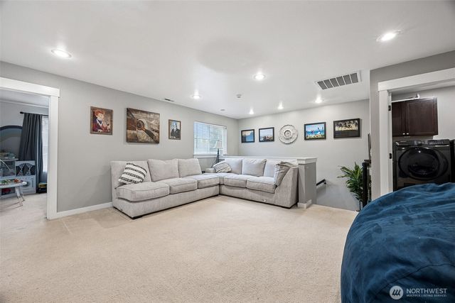 8209 209th Avenue Ct E, Bonney Lake, WA 98391