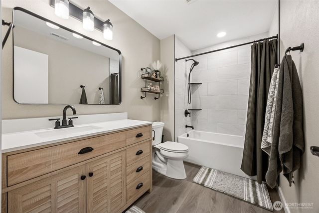 8209 209th Avenue Ct E, Bonney Lake, WA 98391