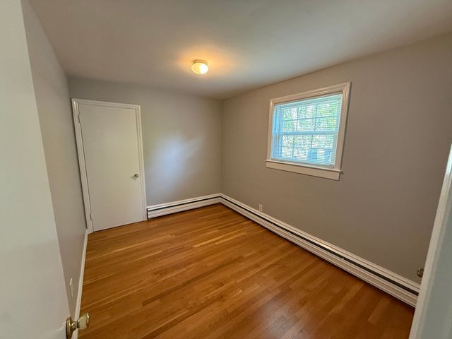 22 Arlington St, Dracut, MA 01826