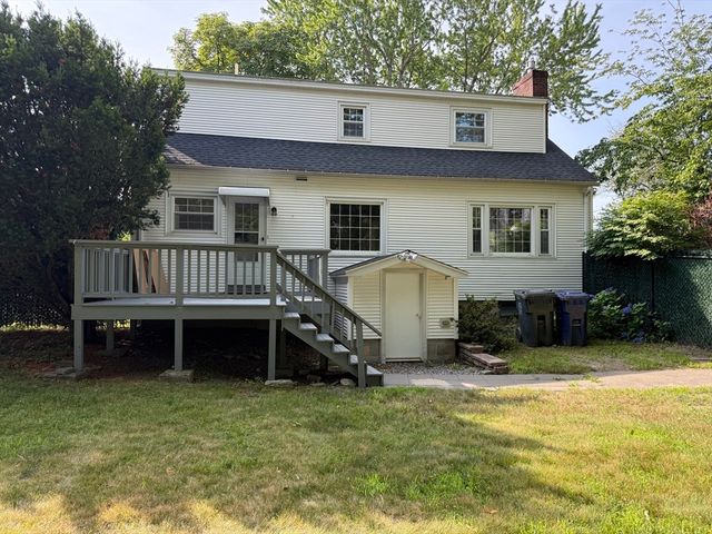 22 Arlington St, Dracut, MA 01826