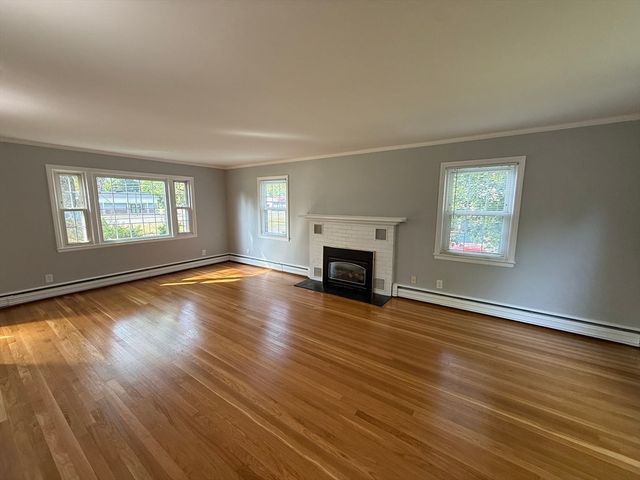 22 Arlington St, Dracut, MA 01826