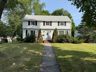 22 Arlington St, Dracut, MA 01826