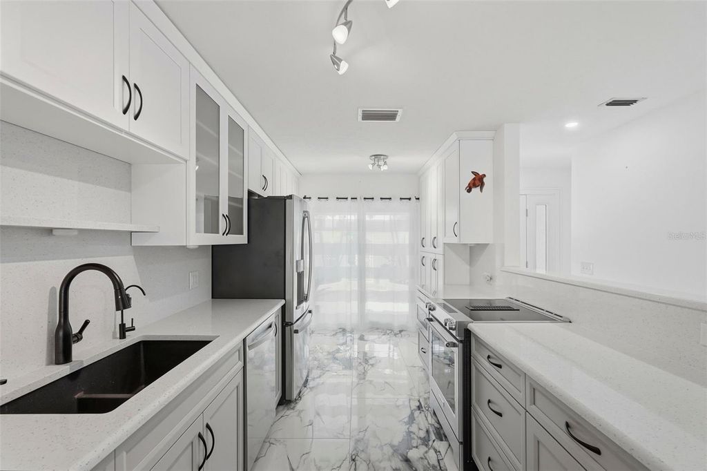 Image 13 of property listing at 573 BOCA CIEGA POINT BOULEVARD N, St Petersburg, FL 33708