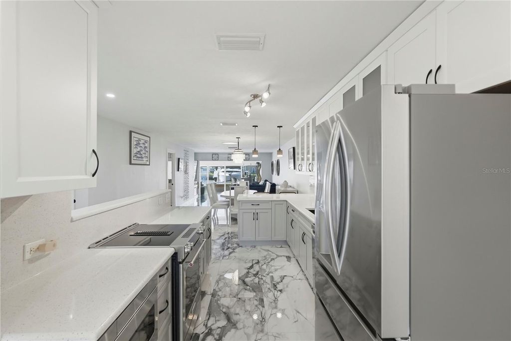 Image 14 of property listing at 573 BOCA CIEGA POINT BOULEVARD N, St Petersburg, FL 33708