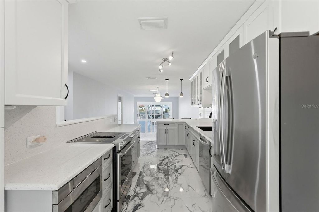 Image 15 of property listing at 573 BOCA CIEGA POINT BOULEVARD N, St Petersburg, FL 33708