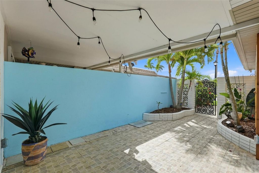 Image 4 of property listing at 573 BOCA CIEGA POINT BOULEVARD N, St Petersburg, FL 33708