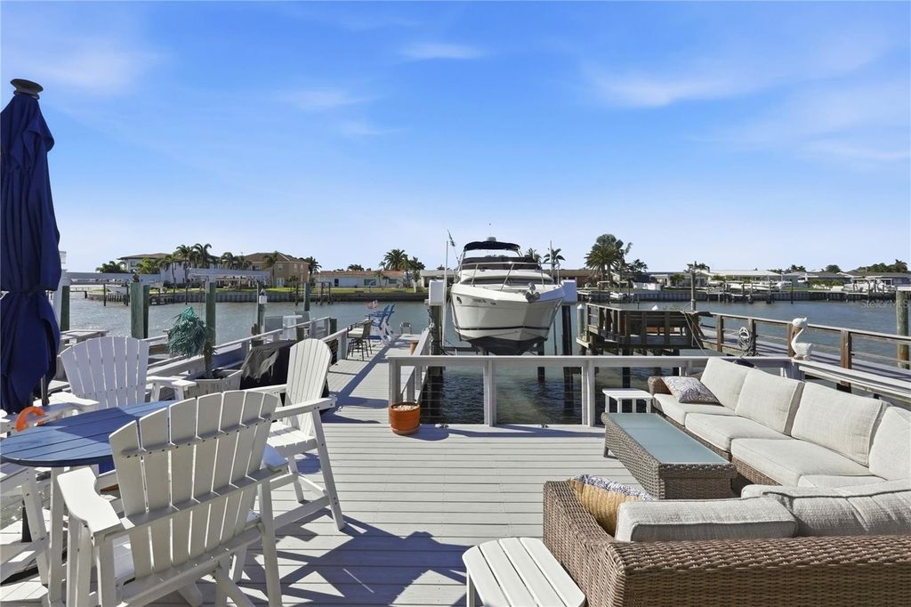 Image 32 of property listing at 573 BOCA CIEGA POINT BOULEVARD N, St Petersburg, FL 33708