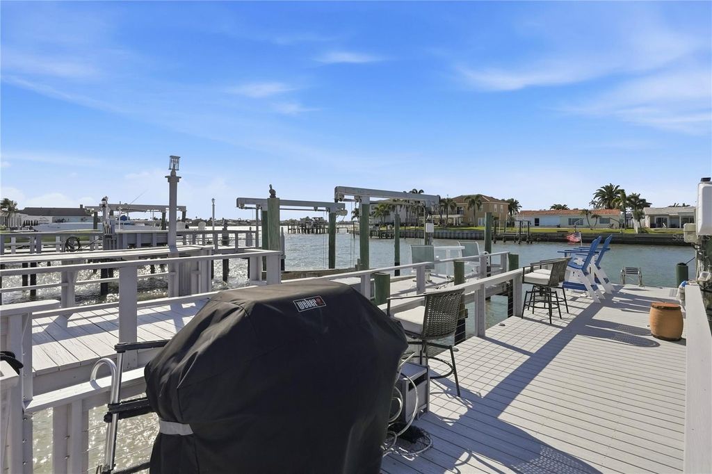 Image 34 of property listing at 573 BOCA CIEGA POINT BOULEVARD N, St Petersburg, FL 33708