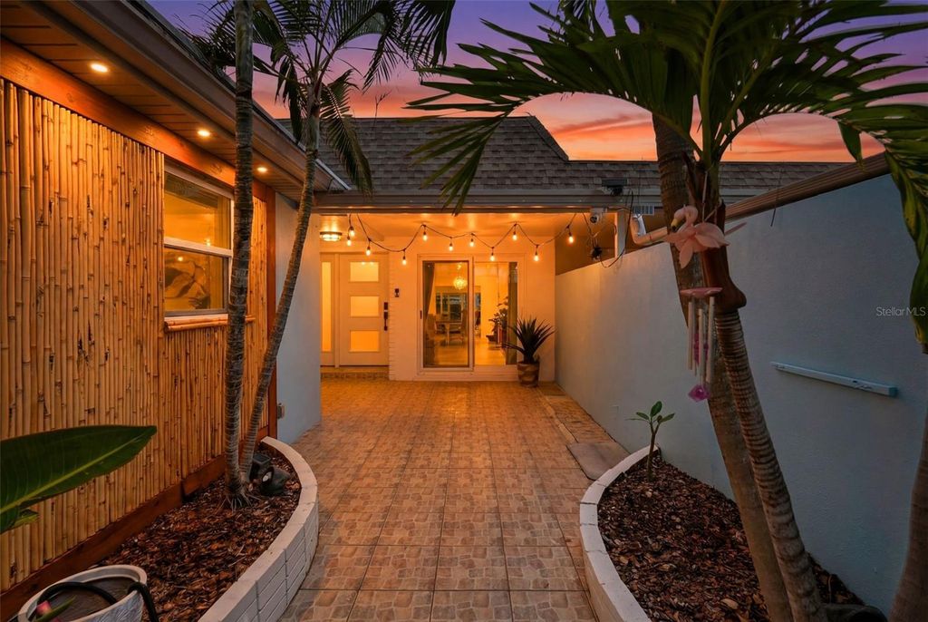 Image 5 of property listing at 573 BOCA CIEGA POINT BOULEVARD N, St Petersburg, FL 33708