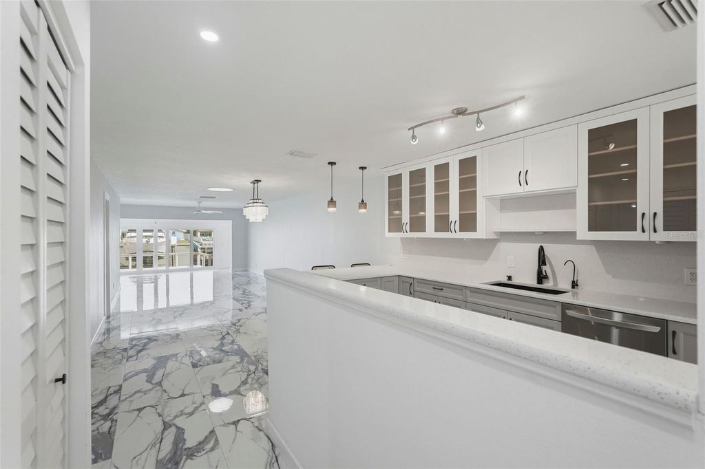 Image 8 of property listing at 573 BOCA CIEGA POINT BOULEVARD N, St Petersburg, FL 33708
