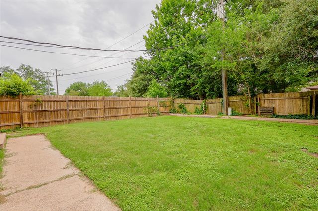 1520 Hawk Tree Drive D, College Station, TX 77845