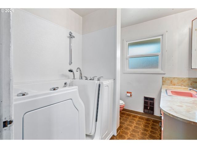 1610 Ne 9TH St, Mc Minnville, OR 97128