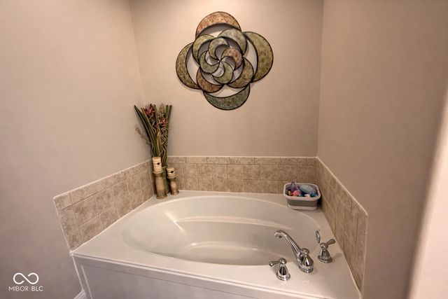 10811 Meadow Wing Court, Noblesville, IN 46060