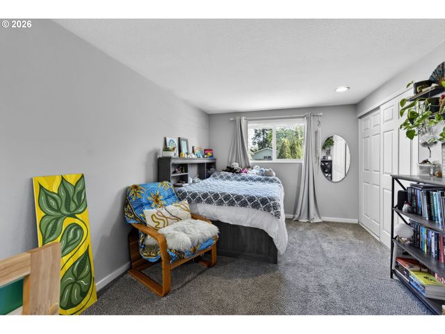 1758 RAINBOW Dr, Springfield, OR 97477