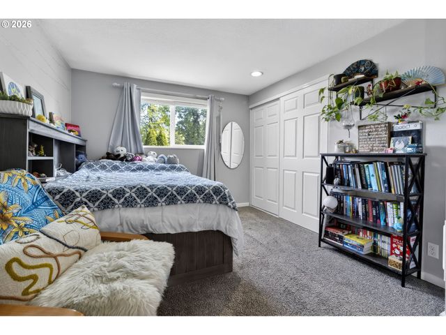 1758 RAINBOW Dr, Springfield, OR 97477