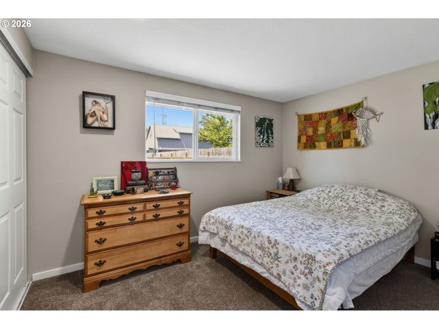 1758 RAINBOW Dr, Springfield, OR 97477