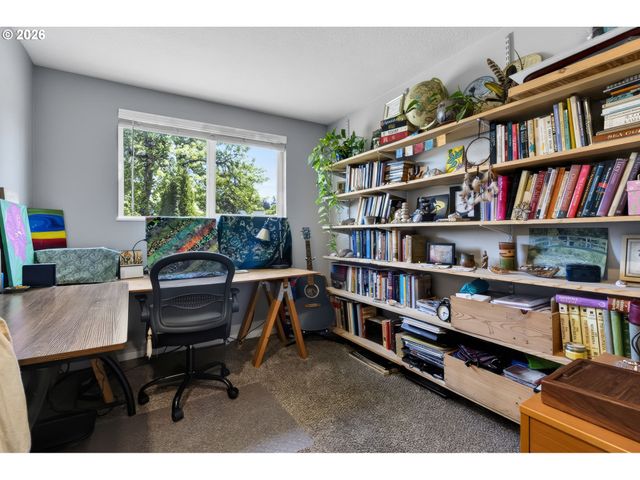 1758 RAINBOW Dr, Springfield, OR 97477