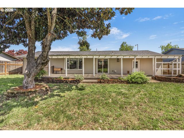 1758 RAINBOW Dr, Springfield, OR 97477